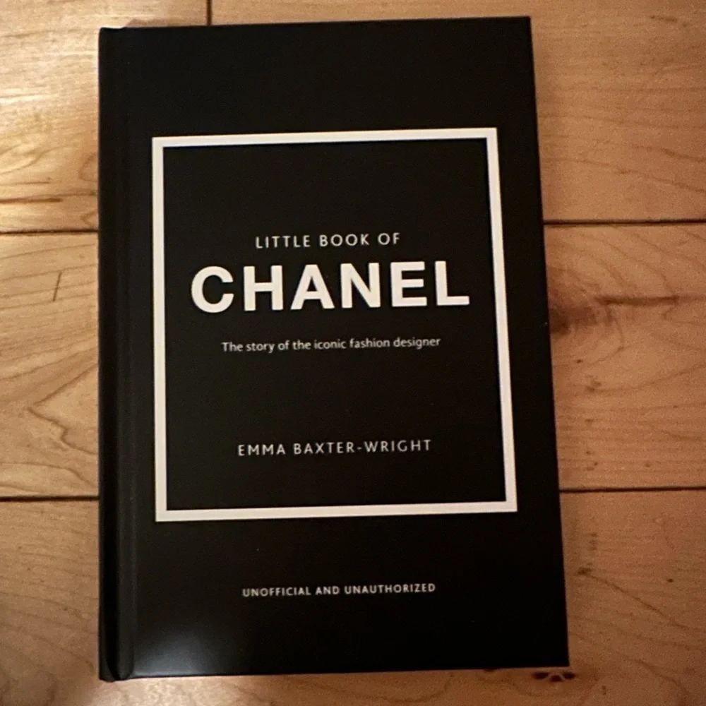 The Little Book Of Chanel - Picture 3 of 6